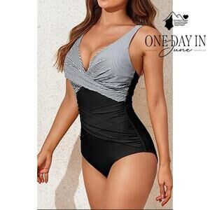 Smismivo Twist Front One Piece Swimsuit Size XL